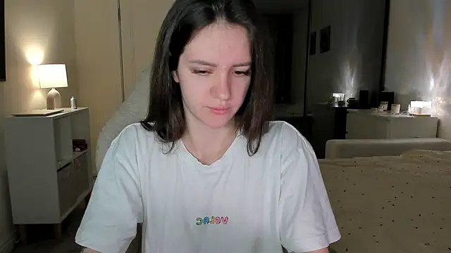 Snapshot of Sonia_moon_ chatting on 10-19-25, 02:56 Sonia moon online show from 10-19-25, 02:56