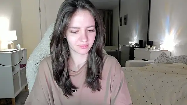 Snapshot of Sonia_moon_ chatting on 10-21-25, 02:45 Sonia moon online show from 10-21-25, 02:45