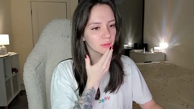 Snapshot of Sonia_moon_ chatting on 10-29-25, 02:25 Sonia moon online show from 10-29-25, 02:25