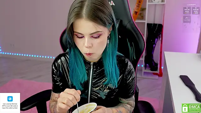 Latex Kitty online show from 10-21-25, 10:05