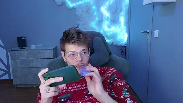 DENIS HERE online show from 12-31-24, 06:13