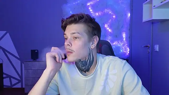 DENIS HERE online show from 01-01-25, 01:37