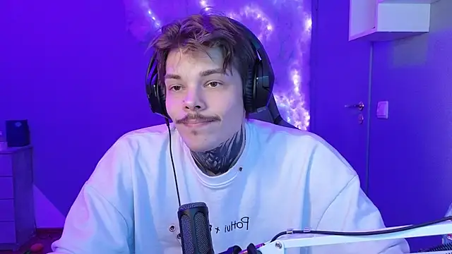 DENIS HERE online show from 01-23-25, 05:13