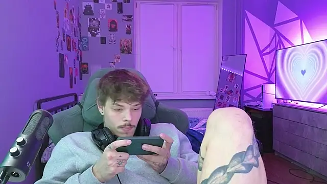 DENIS HERE online show from 02-11-25, 02:46