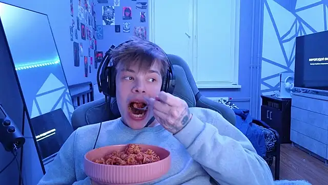 DENIS HERE online show from 03-03-25, 05:29