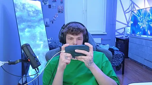 DENIS HERE online show from 03-20-25, 06:42