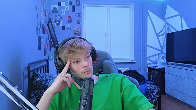 DENIS HERE online show from 03-22-25, 08:37