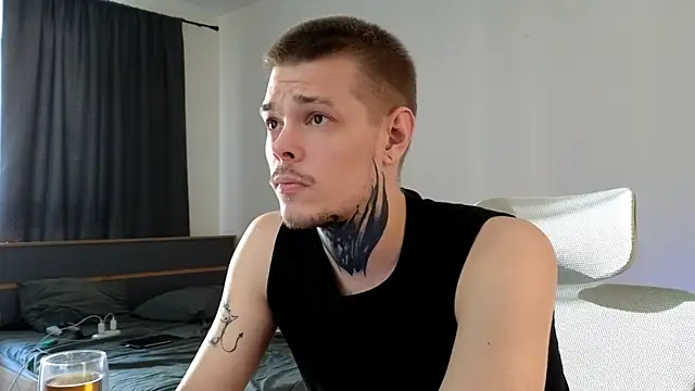 DENIS HERE online show from 06-06-26, 04:17