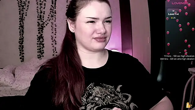 strawberry elfcat online show from 10-28-25, 08:29