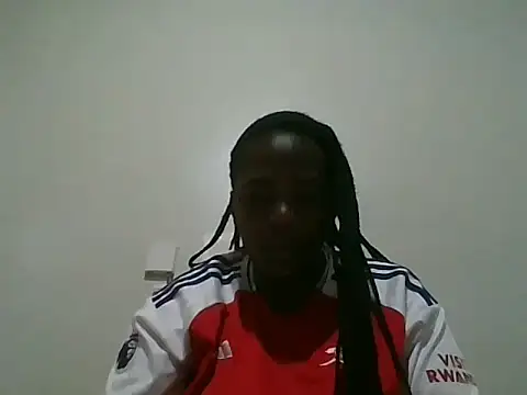Snapshot of Liqueeny chatting on 09-18-25, 02:52 Liqueeny online show from 09-18-25, 02:52