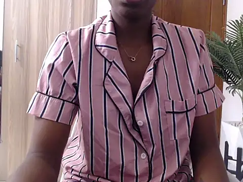 Snapshot of black___ghodess chatting on 06-20-26, 11:35 black ghodess online show from 06-20-26, 11:35