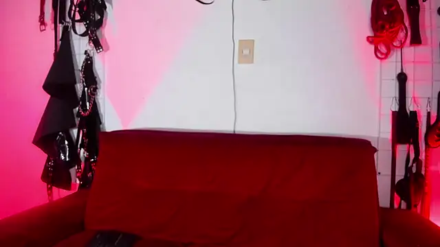 irregular fetish  online show from 05-06-26, 10:04