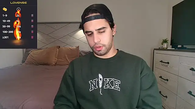 Snapshot of thonylewys chatting on 10-28-25, 01:20 thonylewys online show from 10-28-25, 01:20