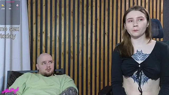 Snapshot of alicepugh chatting on 03-19-25, 07:06 alicepugh online show from 03-19-25, 07:06