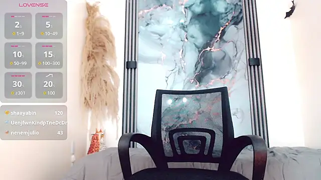 hilary rodriguez online show from 11-18-25, 07:07