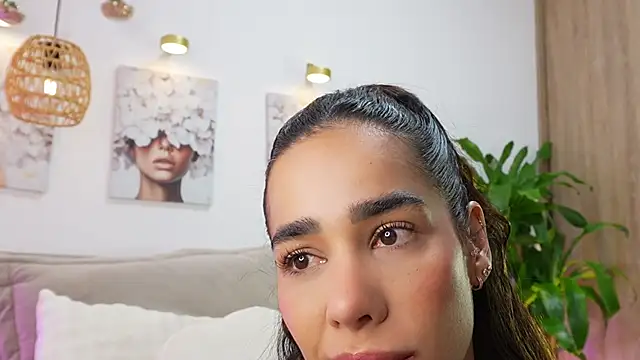 katie cruz online show from 06-24-26, 11:09