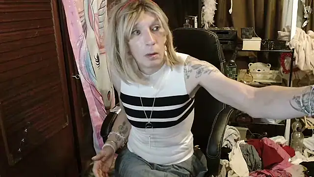 Ombeline1 online show from 10-29-25, 07:04