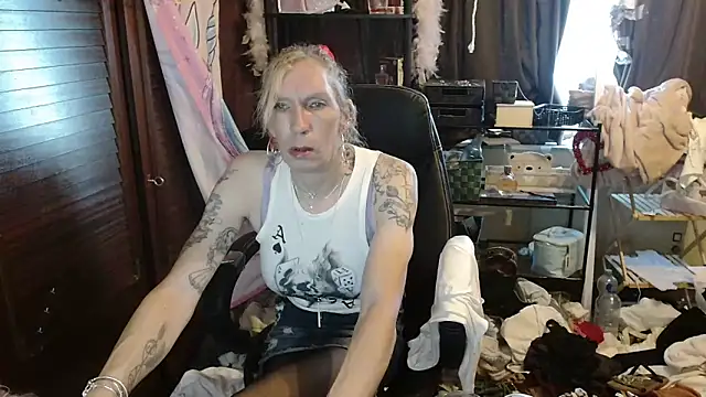 Ombeline1 online show from 10-30-25, 07:10