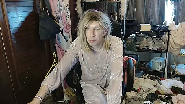 Ombeline1 online show from 11-21-25, 10:58