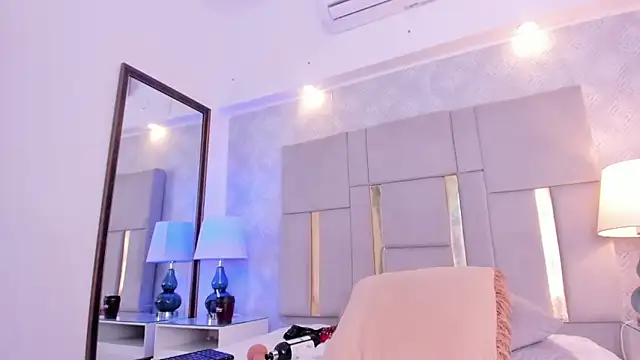 Camilaa Sanchez  online show from 01-05-25, 02:08