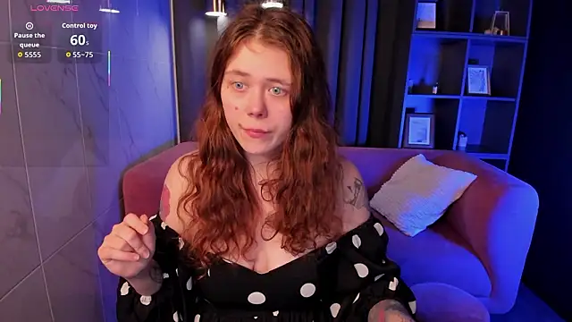 Snapshot of SophiePure chatting on 02-15-26, 08:05 SophiePure online show from 02-15-26, 08:05