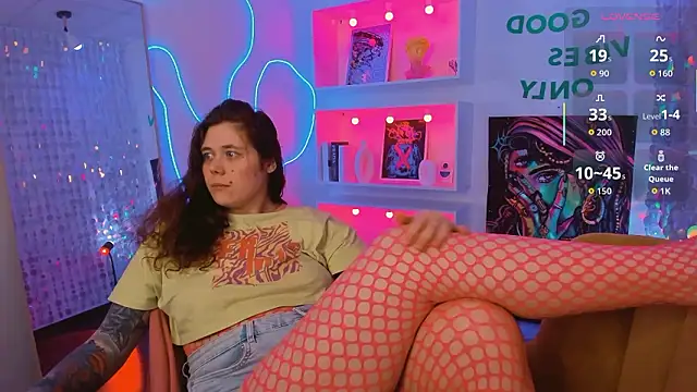 Snapshot of SophiePure chatting on 02-19-26, 01:45 SophiePure online show from 02-19-26, 01:45