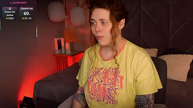 Snapshot of SophiePure chatting on 03-08-26, 08:23 SophiePure online show from 03-08-26, 08:23