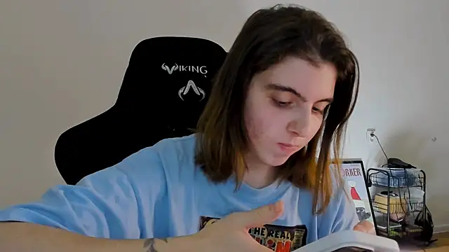 Snapshot of emmamurrr chatting on 12-10-24, 07:43 emmamurrr online show from 12-10-24, 07:43