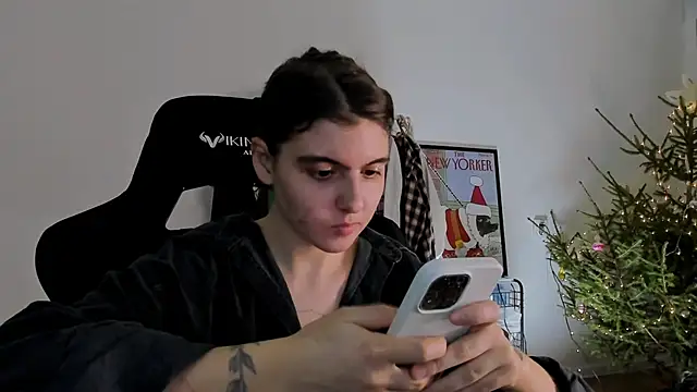 Snapshot of emmamurrr chatting on 12-26-24, 08:21 emmamurrr online show from 12-26-24, 08:21