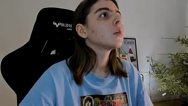 Snapshot of emmamurrr chatting on 01-11-25, 07:27 emmamurrr online show from 01-11-25, 07:27