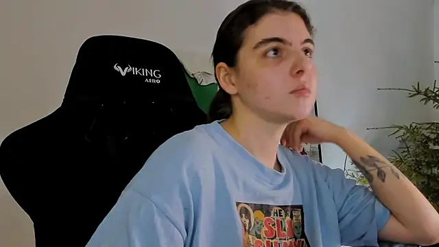 Snapshot of emmamurrr chatting on 01-13-25, 07:21 emmamurrr online show from 01-13-25, 07:21