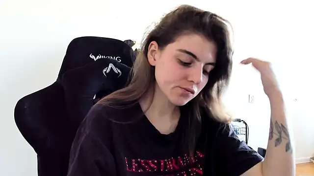 Snapshot of emmamurrr chatting on 09-11-25, 10:04 emmamurrr online show from 09-11-25, 10:04