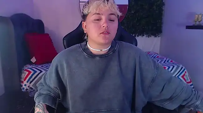 isabeautyx19 online show from 02-19-25, 02:33