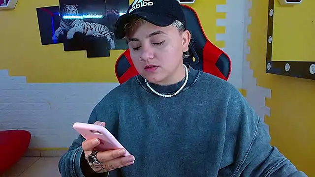 isabeautyx19 online show from 03-09-25, 01:25