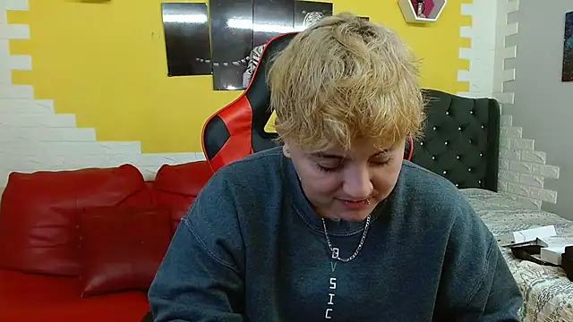 isabeautyx19 online show from 10-02-25, 02:07