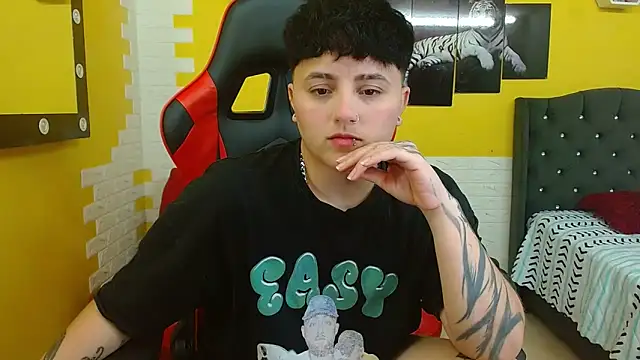 isabeautyx19 online show from 10-23-25, 02:22