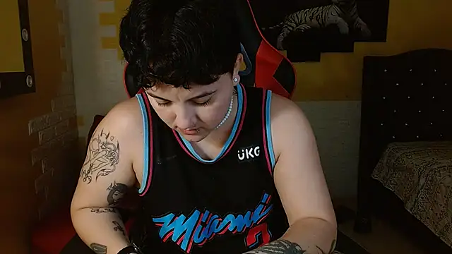 isabeautyx19 online show from 11-19-25, 01:49