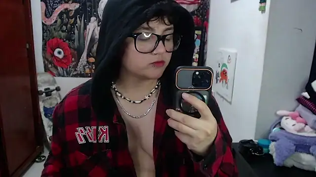 isabeautyx19 online show from 05-07-26, 05:02