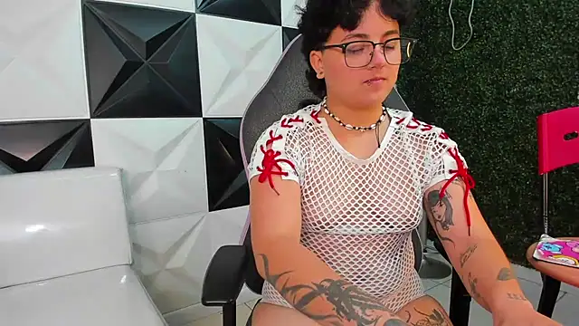 isabeautyx19 online show from 06-06-26, 02:11