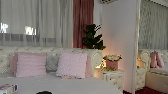NinaCrystal1 online show from 06-13-26, 08:34