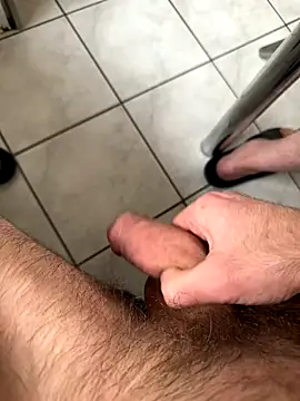 Snapshot of train2whor3 chatting on 11-17-25, 11:38 train2whor3 online show from 11-17-25, 11:38