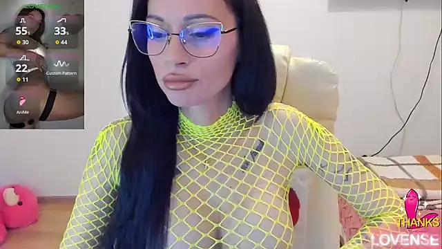 kissnicol32 online show from 05-09-26, 04:12
