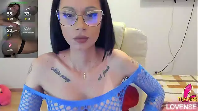 kissnicol32 online show from 05-13-26, 04:15