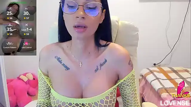 Snapshot of kissnicol32 chatting on 06-15-26, 03:03 kissnicol32 online show from 06-15-26, 03:03