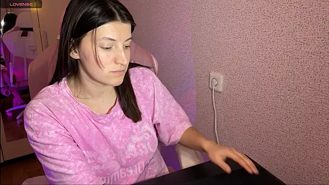 Snapshot of Katrin__kiss chatting on 01-09-25, 04:17 Katrin kiss online show from 01-09-25, 04:17