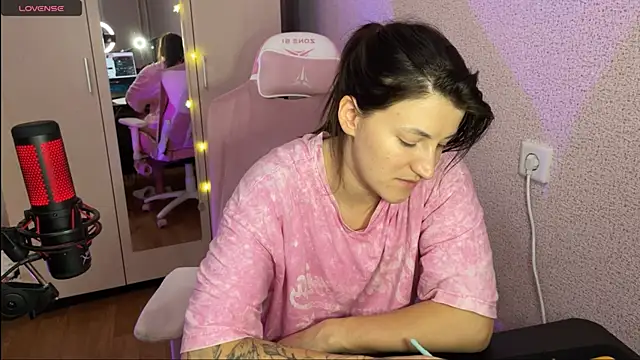 Snapshot of Katrin__kiss chatting on 01-10-25, 06:17 Katrin kiss online show from 01-10-25, 06:17