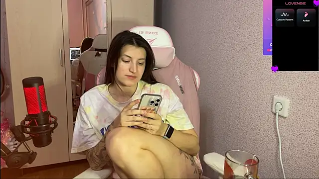 Snapshot of Katrin__kiss chatting on 01-15-25, 08:16 Katrin kiss online show from 01-15-25, 08:16