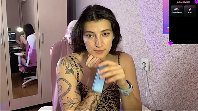 Snapshot of Katrin__kiss chatting on 01-19-25, 08:51 Katrin kiss online show from 01-19-25, 08:51