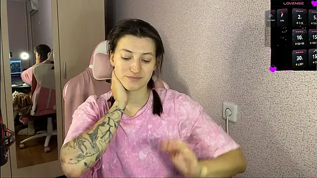 Snapshot of Katrin__kiss chatting on 01-22-25, 05:17 Katrin kiss online show from 01-22-25, 05:17