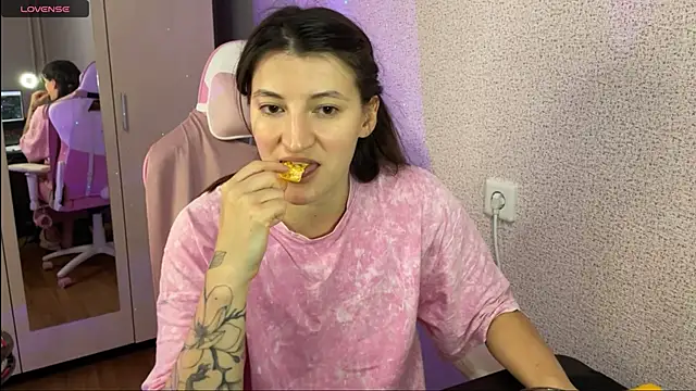 Snapshot of Katrin__kiss chatting on 01-23-25, 08:35 Katrin kiss online show from 01-23-25, 08:35